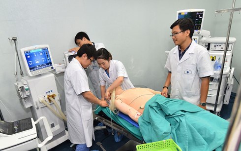 Inauguration de la premiere salle de pratique preclinique en anesthesie au Vietnam hinh anh 1