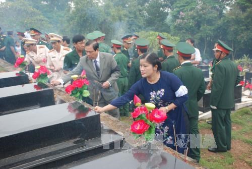 Long An : inhumation des restes de soldats tombes au Cambodge hinh anh 1