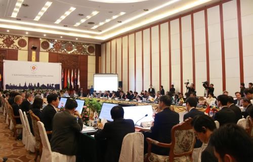 Conference des ministres de l’Economie du Sommet d’Asie de l’Est au Laos hinh anh 1