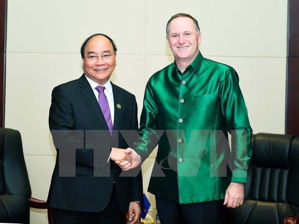 Le PM Nguyen Xuan Phuc rencontre ses homologues japonais et neo-zelandais hinh anh 2