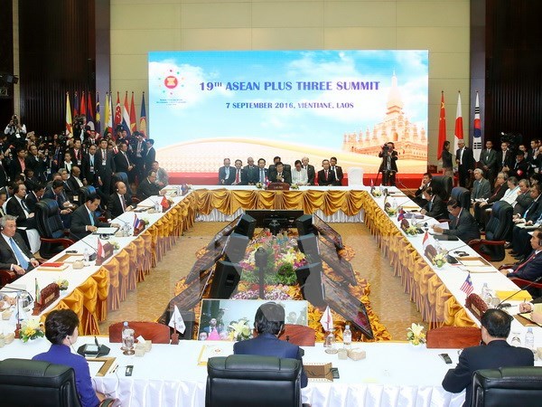 Le PM aux Sommets entre l'ASEAN et ses partenaires hinh anh 1