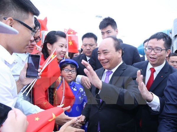 CAEXPO 2016 : le PM Nguyen Xuan Phuc assiste a la ceremonie d’inauguration des stands vietnamiens hinh anh 1