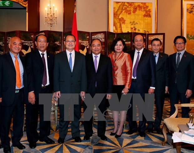 Le PM Nguyen Xuan Phuc rencontre des entrepreneurs hongkongais hinh anh 1