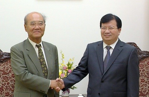 Le vice-PM Trinh Dinh Dung recoit l’ancien directeur general de l’UNESCO hinh anh 1
