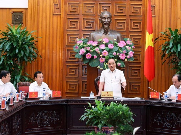 Le PM Nguyen Xuan Phuc travaille avec les responsables de Da Nang hinh anh 1