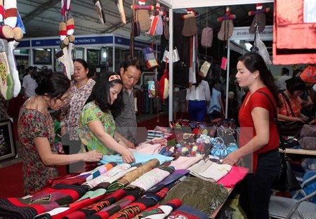 Cloture du festival touristique des villages d'artisanat traditionnel de Hanoi hinh anh 1