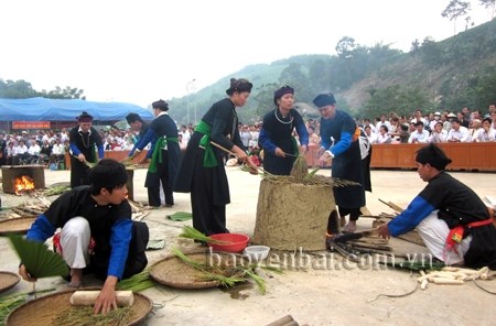 Originalite de la fete du nouveau riz au temple de Dong Cuong a Yen Bai hinh anh 1