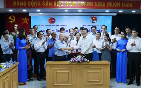 Renforcer l’amitie entre jeunes et adolescents vietnamiens et cambodgiens hinh anh 1