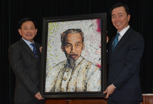 Un portrait du President Ho Chi Minh offert par un artiste francais au Vietnam hinh anh 1