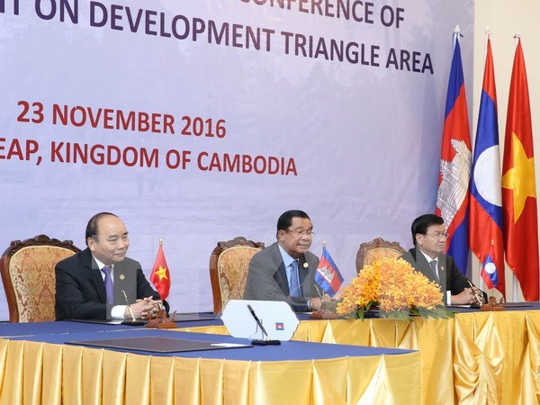 Le Cambodge, le Laos et le Vietnam vont renforcer leur connexion economique hinh anh 1