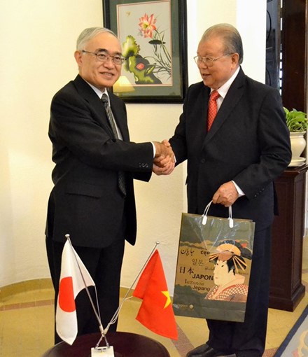 Le certificat d'honneur du Japon decerne au Pr.-Dr. Vo Tong Xuan hinh anh 1