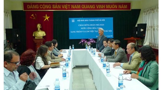 Vietnam et Cuba renforcent leur cooperation dans la presse hinh anh 1
