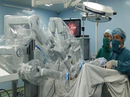 Binh Dan devient le premier hopital vietnamien a robotiser l’intervention chirurgicale hinh anh 1