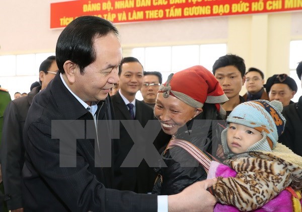 Le president Tran Dai Quang offre des cadeaux du Tet aux demunis de Lao Cai hinh anh 1