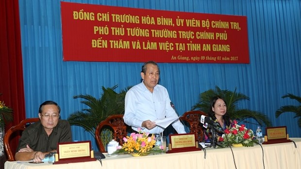 Le vice-Premier ministre Truong Hoa Binh en tournee de travail a An Giang hinh anh 1