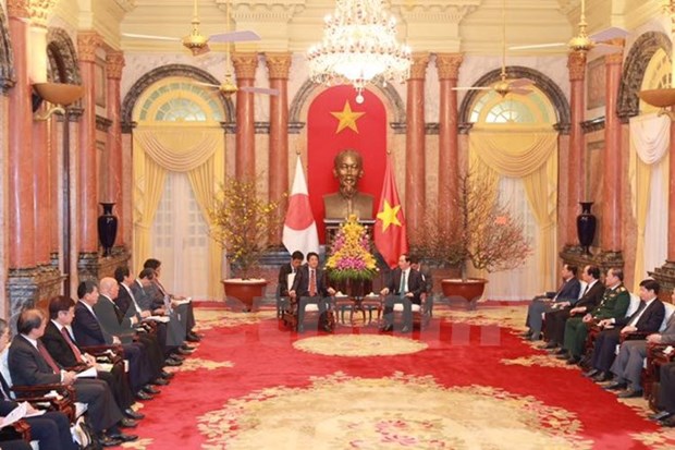 Le president Tran Dai Quang salue le role du PM japonais dans le partenariat Vietnam-Japon hinh anh 1