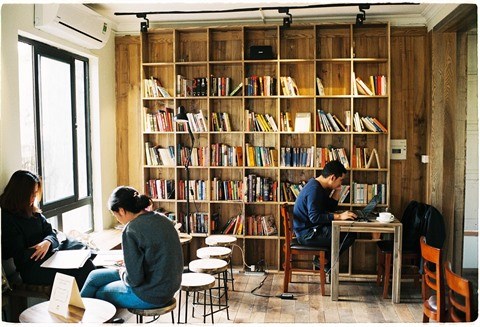 Les cafe-librairies : les nouveaux espaces culturels de la capitale hinh anh 1