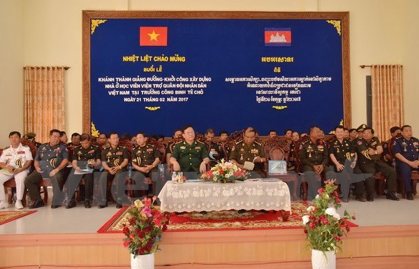 Inauguration d’un ouvrage de l'Ecole du genie du Cambodge financee par le Vietnam hinh anh 1