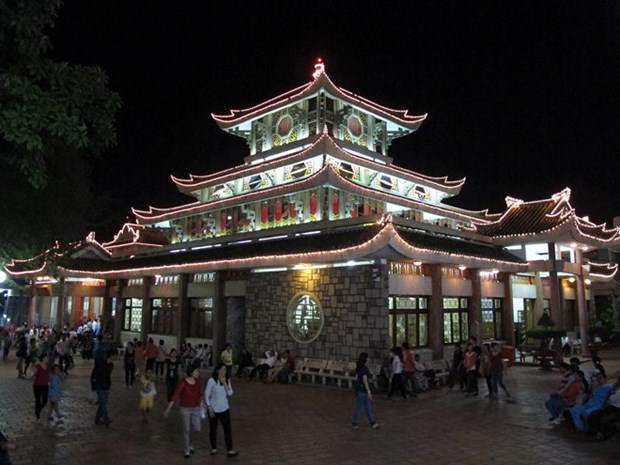 An Giang attire un nombre croissant de touristes sur ses sites religieux hinh anh 1