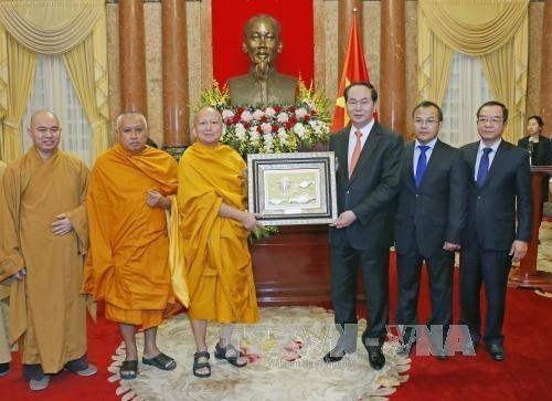 Le president Tran Dai Quang recoit la delegation d’une secte bouddhique vietnamienne en Thailande hinh anh 1