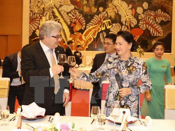 Le president du Conseil des Etats de la Confederation suisse termine sa visite au Vietnam hinh anh 1