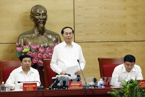 Le president Tran Dai Quang travaille avec les autorites de Nghe An hinh anh 1