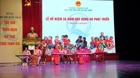 Le Fonds national pour les enfants vietnamiens souffle ses 25 bougies hinh anh 1