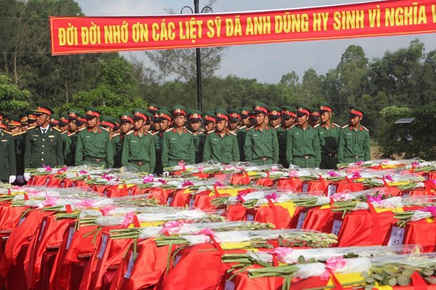 Nghe An : inhumation des restes de soldats tombes au Laos hinh anh 1