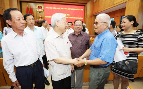 Le secretaire general Nguyen Phu Trong rencontre l’electorat de Hanoi hinh anh 1
