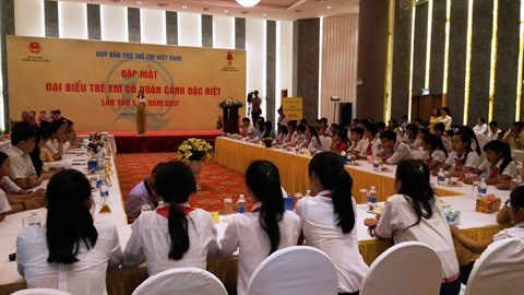 Cinquante-huit enfants en situation difficile honores a Hanoi hinh anh 1