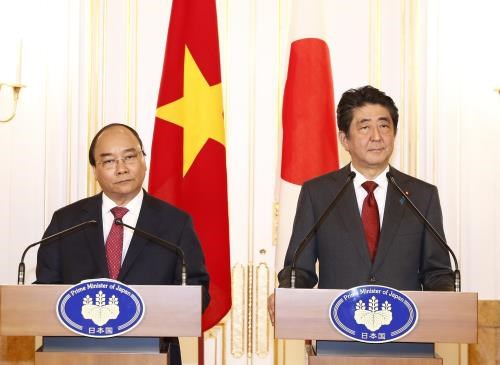 L'entretien entre les PM japonais et vietnamien couvert par la presse japonaise hinh anh 1
