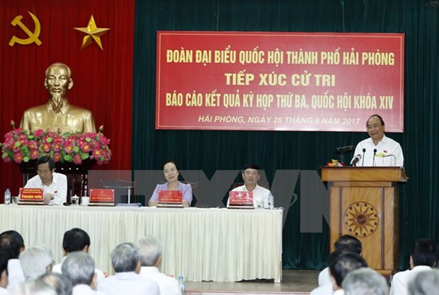 Le Premier ministre rencontre des electeurs de Hai Phong hinh anh 1