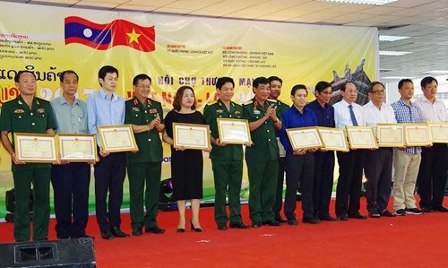 Cloture de la Foire commerciale Vietnam-Laos 2017 hinh anh 1