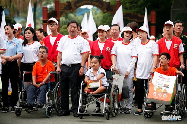 5.000 personnes marchent pour les victimes de l’agent orange et les handicapes hinh anh 1