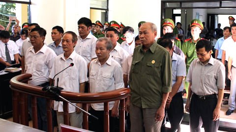 Affaire de Dong Tam: jugement en premiere instance de cadres communaux et de district hinh anh 1
