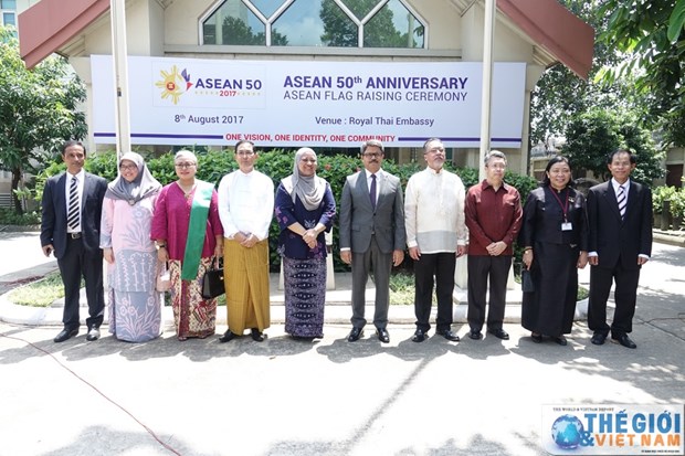 Le cinquantenaire de l’ASEAN celebre en Republique tcheque et au Bangladesh hinh anh 1