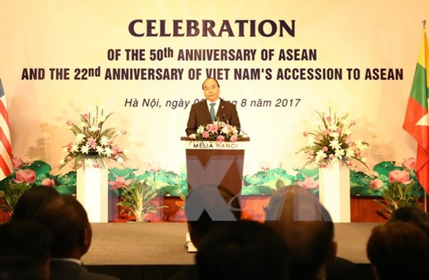 Ceremonie des 50 ans de la fondation de l'ASEAN a Hanoi hinh anh 1
