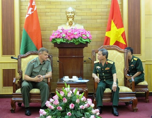 Les armees du Vietnam et de Bielorussie cooperent dans le secteur des communications hinh anh 1