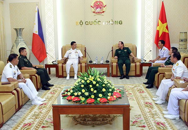 Renforcement des relations Vietnam-Philippines dans la defense hinh anh 1