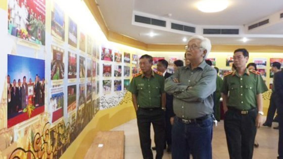 Exposition sur la cooperation Vietnam-Laos-Cambodge dans la lutte contre la criminalite hinh anh 1