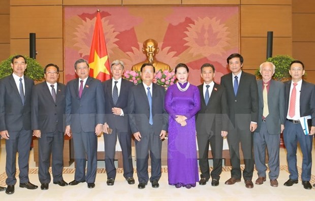 La presidente de l’Assemblee nationale recoit des hotes laotiens hinh anh 1