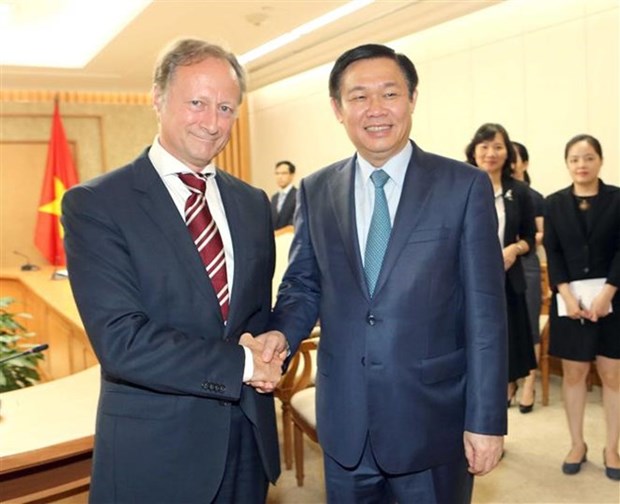Le vice-PM Vuong Dinh Hue recoit des ambassadeurs etrangers hinh anh 3