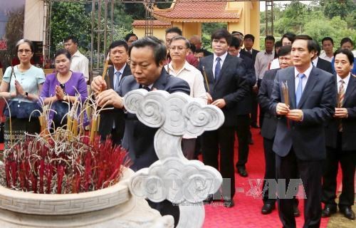 Le vice president de l’AN visite un site revolutionnaire du Laos a Phu Tho hinh anh 1