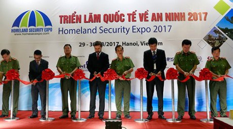 Ouverture de la 2e exposition internationale sur la securite a Hanoi hinh anh 1