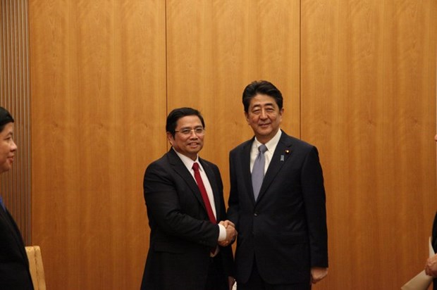 Le PM japonais Shinzo Abe recoit des communistes vietnamiens hinh anh 1