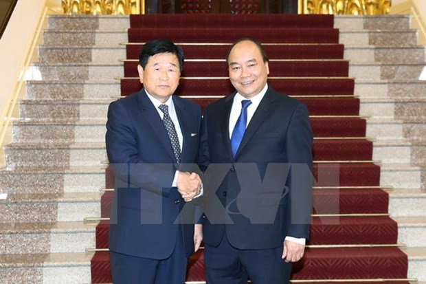 Le PM Nguyen Xuan Phuc recoit l'ancien gouverneur de la ville sud-coreenne d’Osan hinh anh 1
