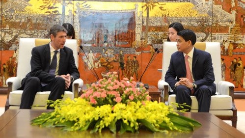 Renforcer l'echange commercial entre Hanoi et les entreprises britanniques hinh anh 1