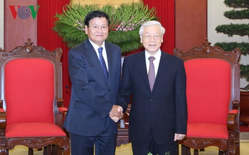 Le secretaire general Nguyen Phu Trong recoit le Premier ministre laotien hinh anh 1