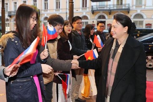 UIP-137 : la presidente de l'AN vietnamienne est arrivee a Saint-Petersbourg hinh anh 1