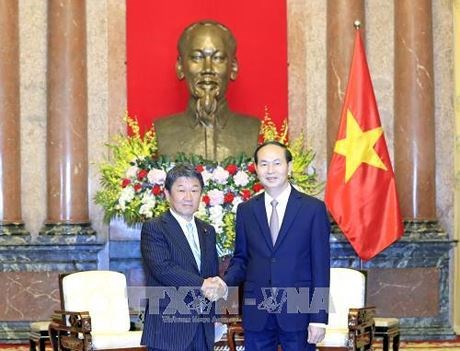 Le president Tran Dai Quang recoit le ministre japonais de la Revitalisation economique hinh anh 1
